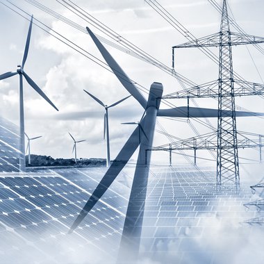 Windkraft, Solarpanel, Strommasten