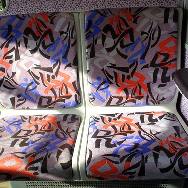 Sitze in öffentlichen Verkehrsmitteln © Gerd Eichmann