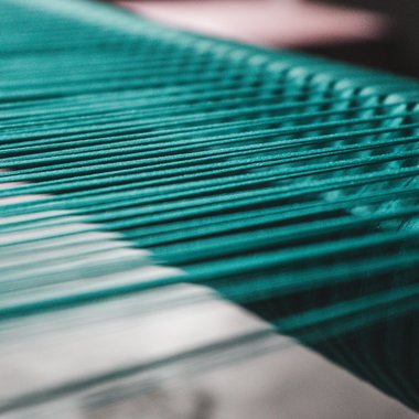 Grüne gespannte Fäden