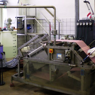 Labornassvliesanlage im TITK für Untersuchungen der Faserablage und für die Entwicklung innovativer Nassvliesstoffe