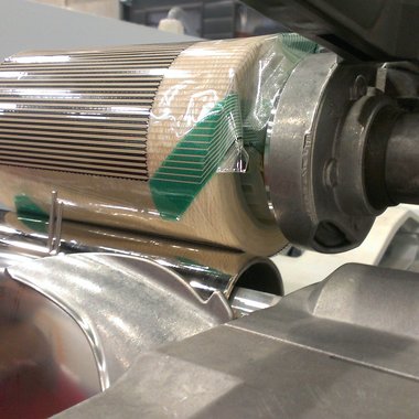 Foliensensor auf Spulenkörper zur Erfassung der Druckverteilung im Spulenkörper.