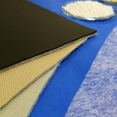 Weiche und thermisch sensible Dekore: Kaschierte Verbunde mit Multiknitvliesstoff bringen Design und Funktion zusammen