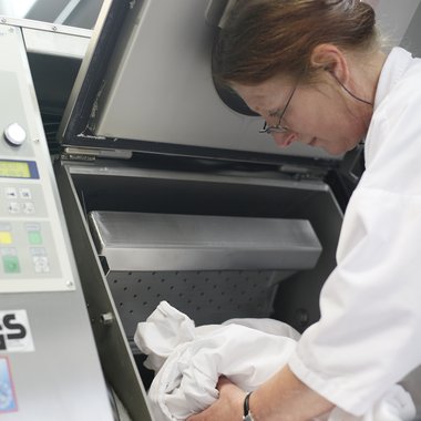 Waschprozess in gewerblicher Waschleudermaschine