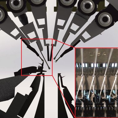 Arbeitsstelle einer RR-Raschelmaschine mit Fallblechen und detailierter Ansicht der Henkelbildung der im Pol eingesetzten Hochleistungsfilamentgarne