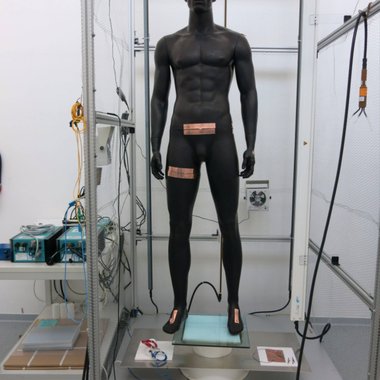 Personenmodell für Elektrostatik-Versuche