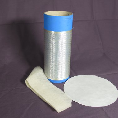 Faserspule mit Cellulose/Chitin-Fasern und daraus hergestelltes Vlies und Papier