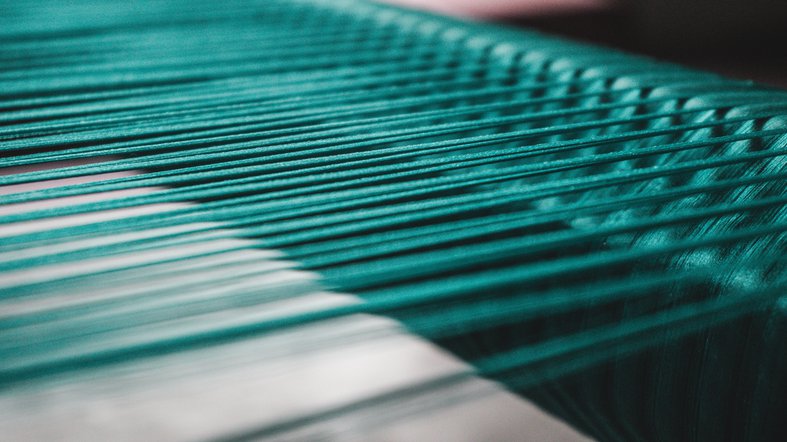 Grüne gespannte Fäden